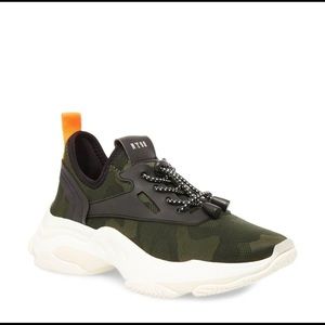✅Steve Madden platform Camo Sneakers Size 8